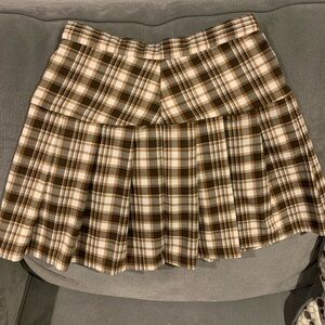 H&M Brown plaid, pleated skirt. Perfect for fall! Youth size/US 14